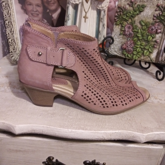 rose colored booties